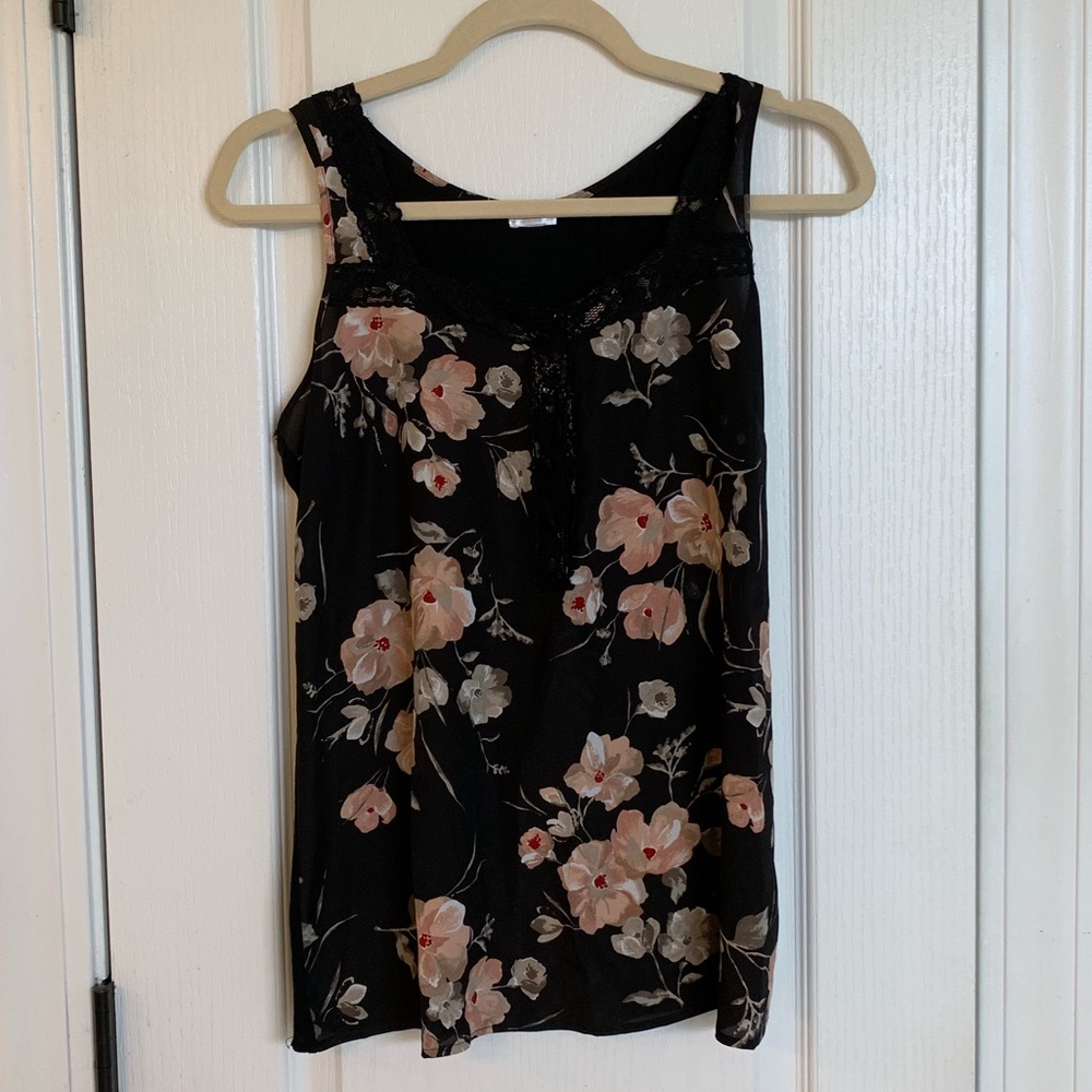 A Pea in the Pod nursing tank